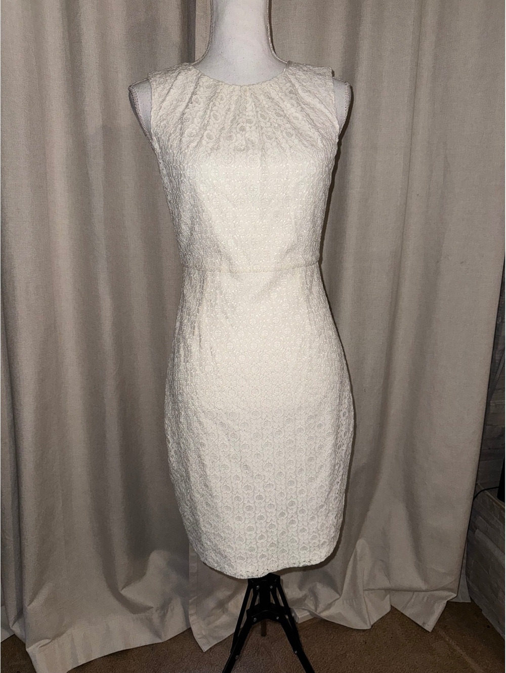 Tahari Angel Cream Lace Sheath Dress – US 2 – New with Tags